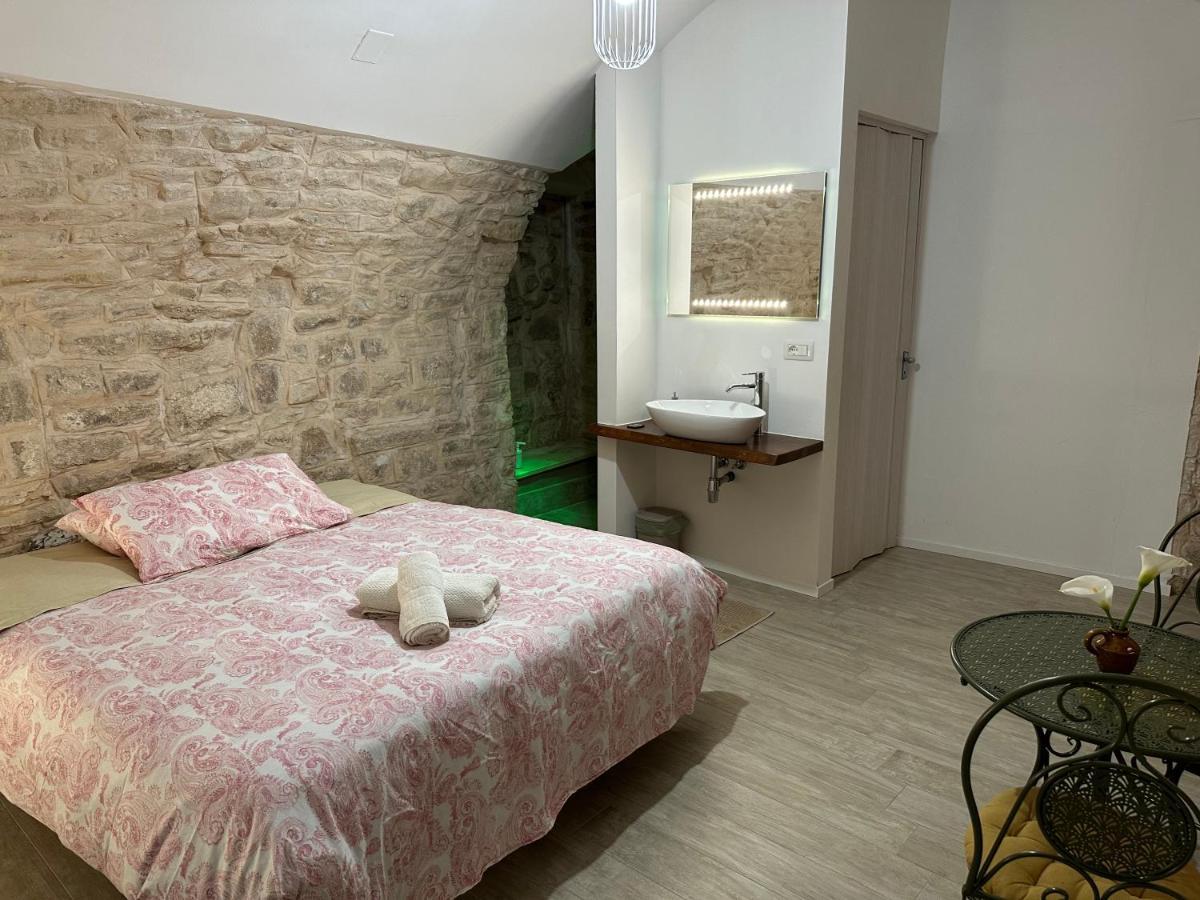 Giovinazzo Suite Pavone Griffi ภายนอก รูปภาพ